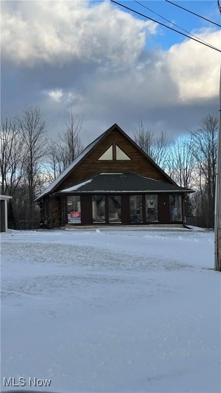 view of front of property