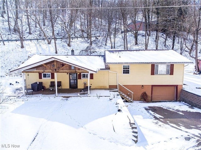 view of front of property featuring a garage