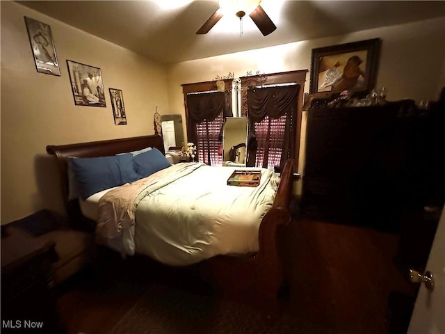 bedroom featuring a ceiling fan