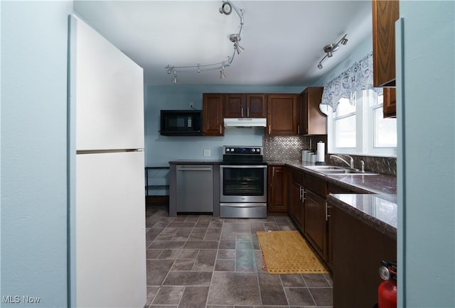 kitchen featuring freestanding refrigerator, stainless steel electric range, under cabinet range hood, black microwave, and a sink