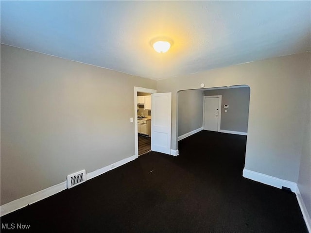 empty room with visible vents and baseboards