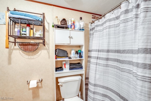 bathroom featuring toilet and a textured ceiling