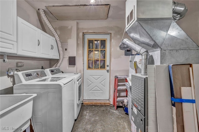 laundry area featuring cabinet space, visible vents, a sink, and independent washer and dryer