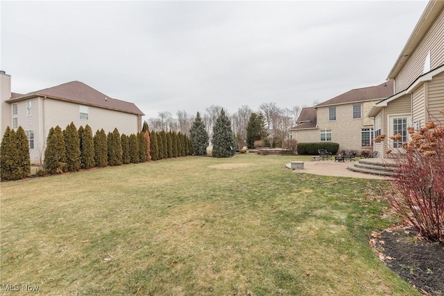 view of yard featuring a patio