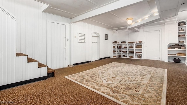 sitting room with carpet floors