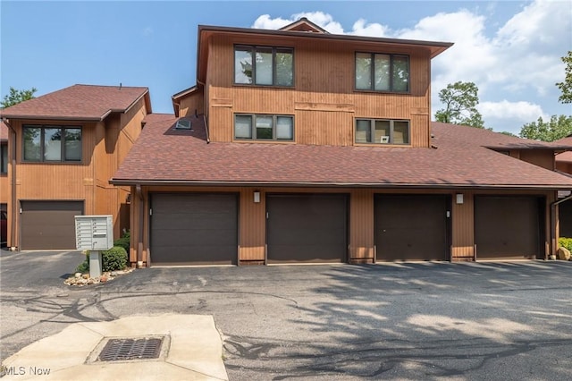 view of front of property with a shingled roof