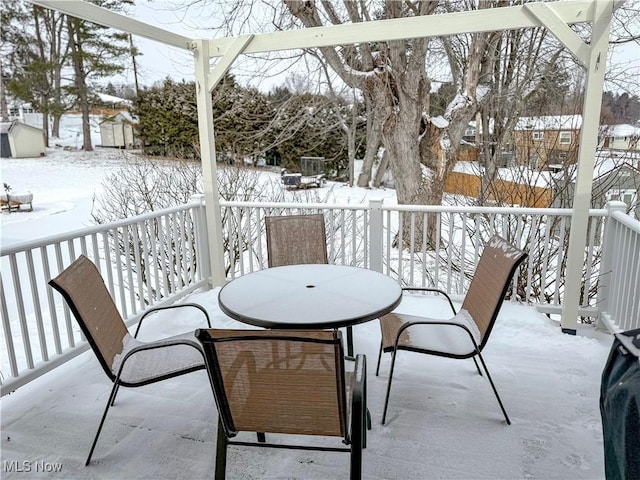 exterior space featuring outdoor dining area