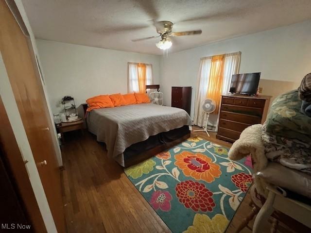 bedroom featuring dark wood-style floors and a ceiling fan