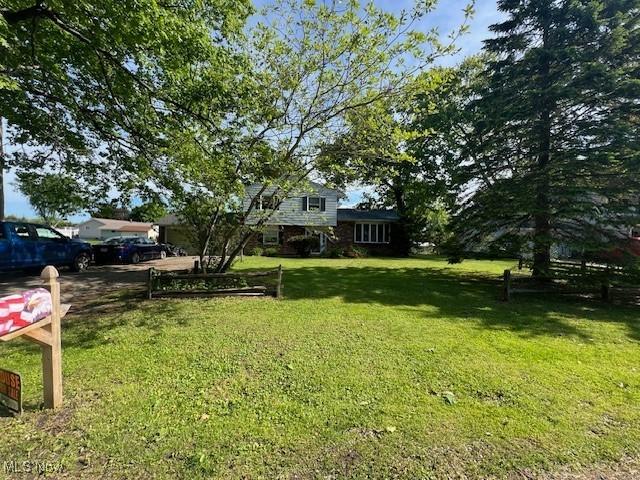 3335 N Maple Ln, Ashtabula, OH 44004 - view of green lawn