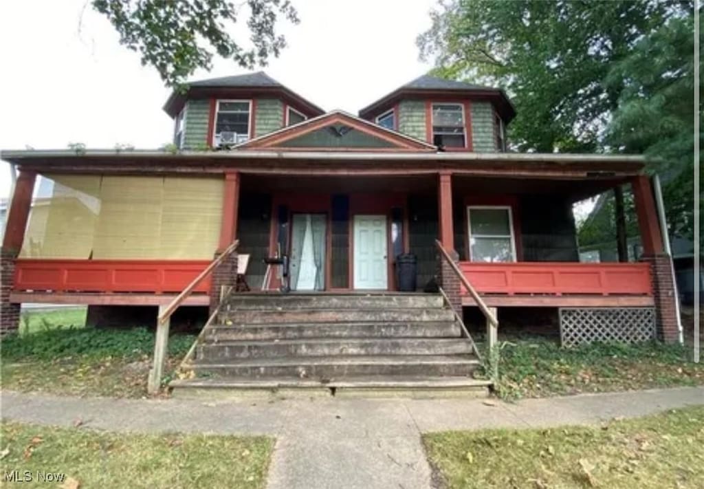 view of front of property with covered porch