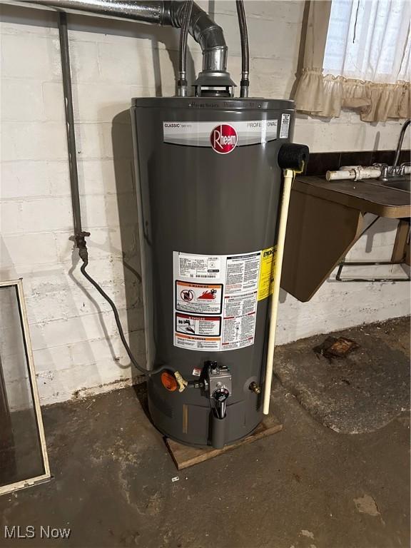 1519 Saint Clair Ave, East Liverpool, OH 43920 - utilities with water heater
