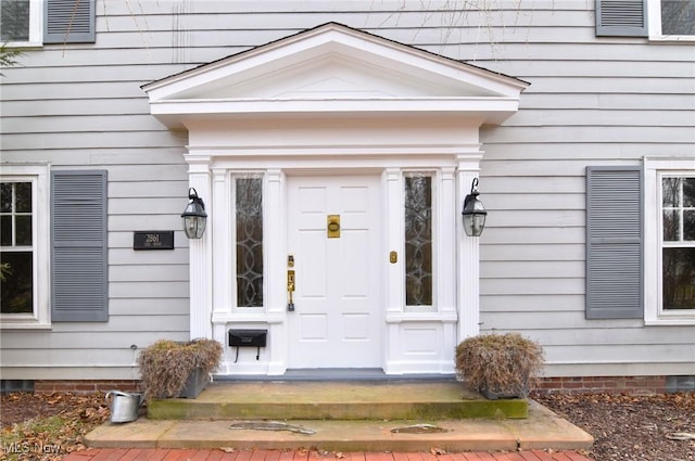 doorway to property with crawl space