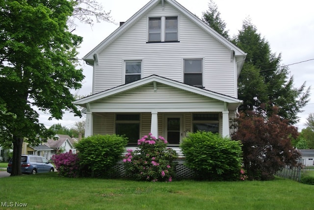 view of front facade with a front yard and covered porch