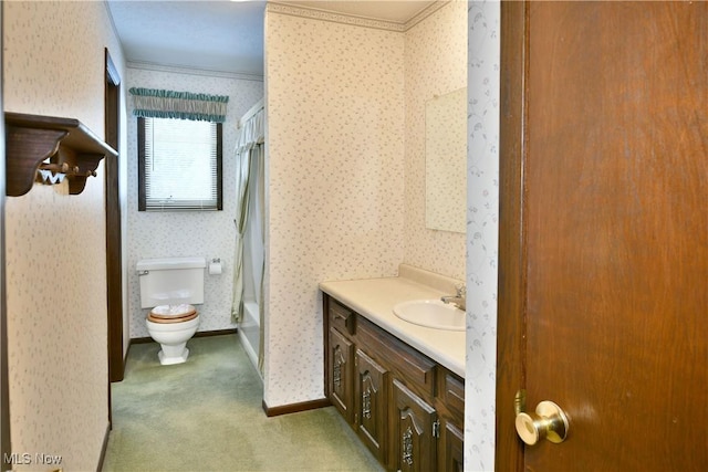 full bath with toilet, shower / tub combo with curtain, vanity, and wallpapered walls