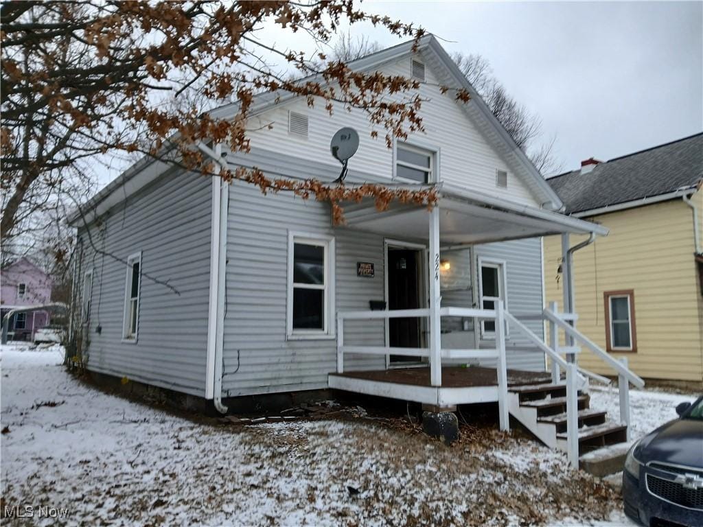 view of front of home with covered porch