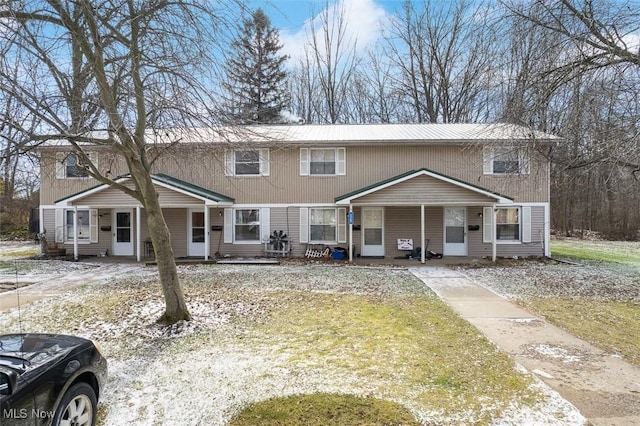 view of front of house featuring a porch