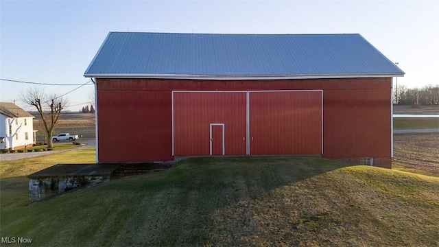 view of outdoor structure featuring an outdoor structure