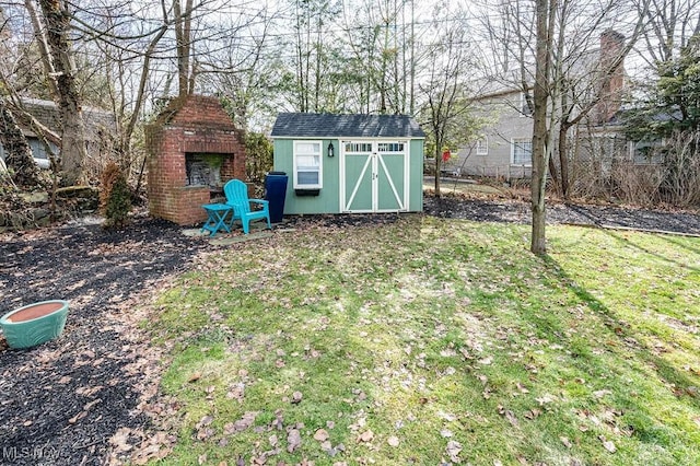 view of yard featuring a storage unit and an outdoor structure