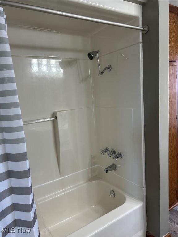 bathroom with shower / tub combo