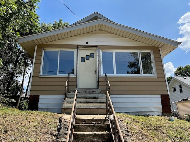 bungalow featuring entry steps