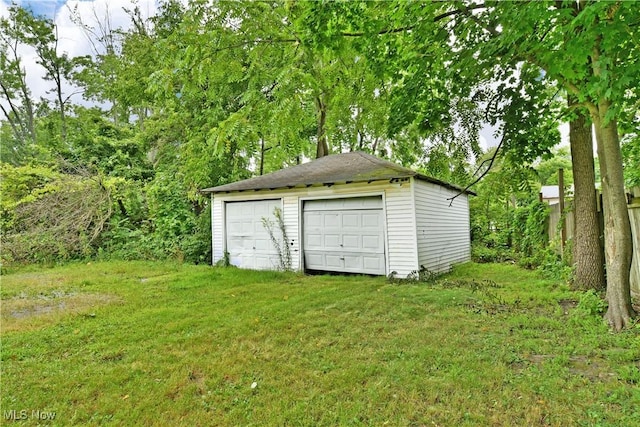 view of detached garage