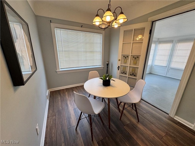 dining room with dark wood-style floors, a wealth of natural light, and baseboards