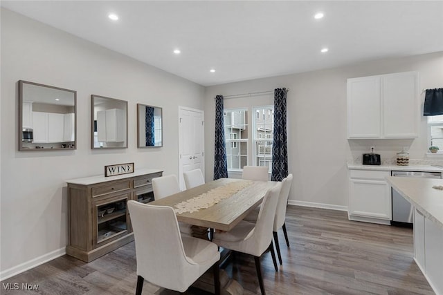 dining area featuring light wood-type flooring, baseboards, and recessed lighting