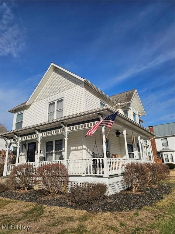 view of front of house with covered porch