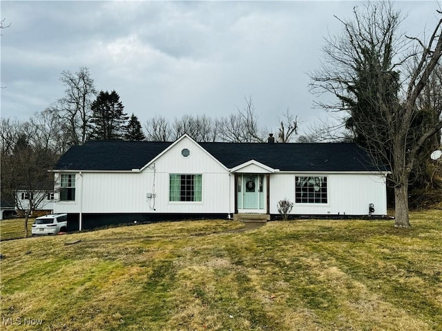 view of front of house featuring a front yard