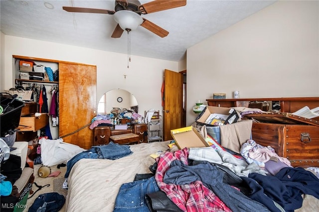 bedroom with a ceiling fan and a closet