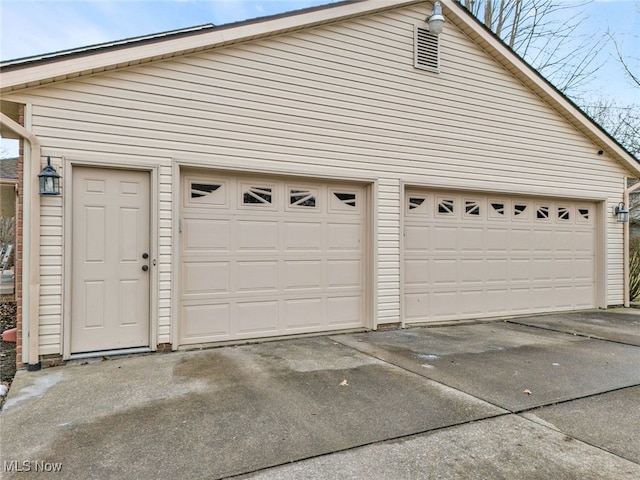 view of detached garage