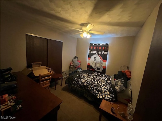 bedroom with a ceiling fan