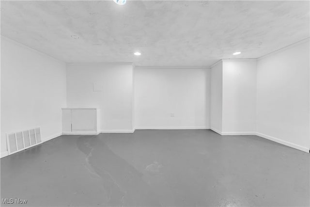 empty room with baseboards, finished concrete floors, visible vents, and recessed lighting