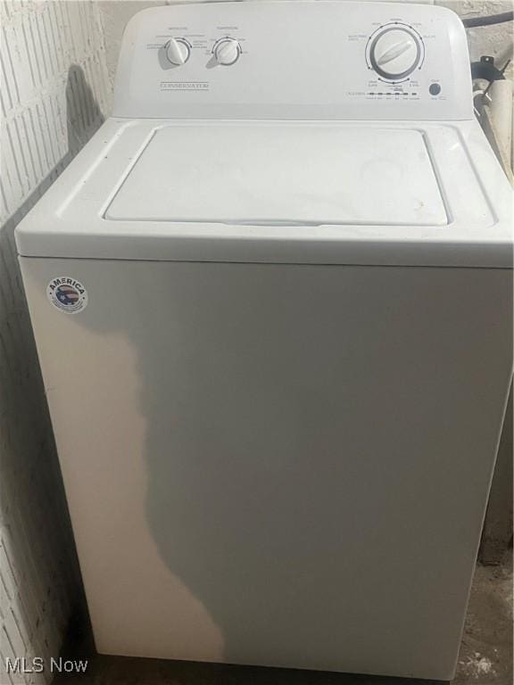 clothes washing area with laundry area and washer / clothes dryer