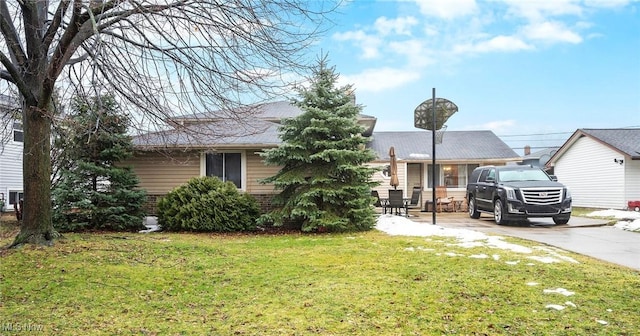 view of front of home with a front lawn and brick siding