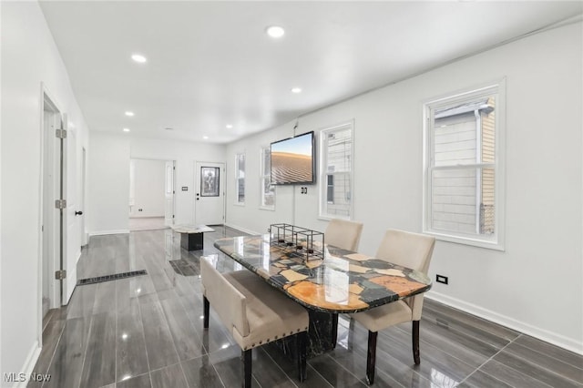 dining space featuring dark wood-style floors, recessed lighting, and baseboards