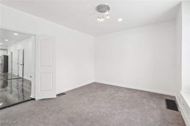 spare room with visible vents, carpet flooring, and recessed lighting