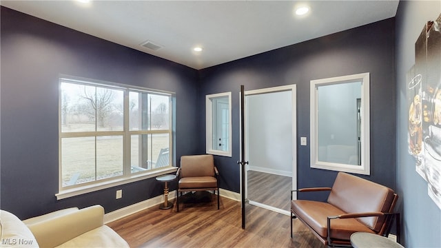 living area featuring recessed lighting, wood finished floors, visible vents, and baseboards