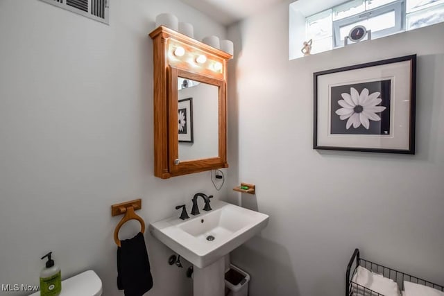 half bath featuring visible vents and toilet