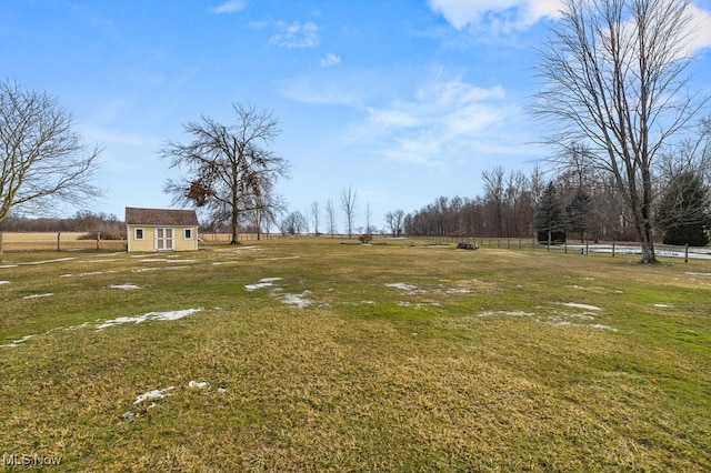 view of yard featuring an outbuilding and a rural view