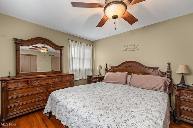 bedroom featuring dark wood finished floors and a ceiling fan