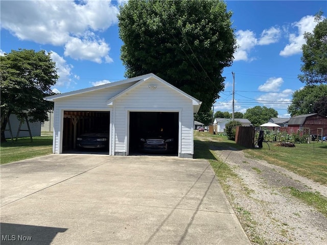 view of detached garage