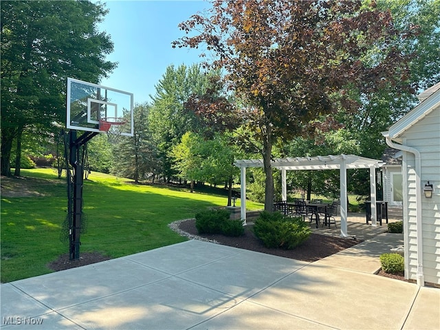 view of patio featuring a pergola