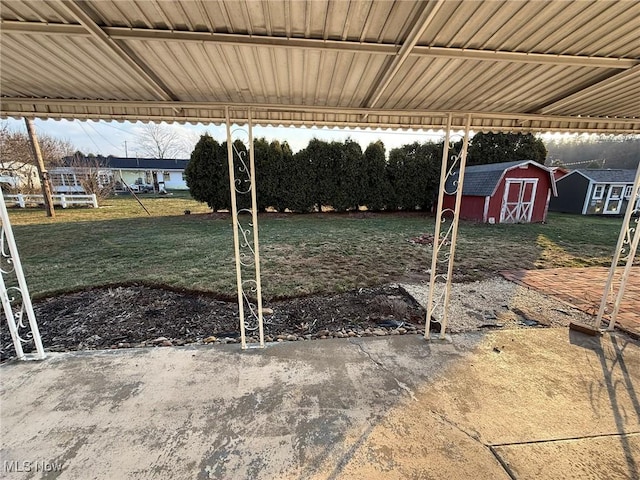 view of yard with an outdoor structure and a shed