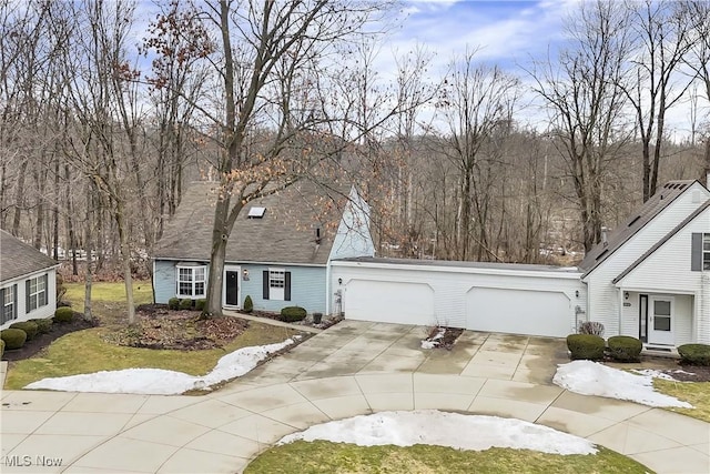 view of front of property featuring concrete driveway and an attached garage