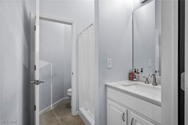 10565 Valley View Rd, Sagamore Hills, OH 44067 - bathroom with vanity, toilet, and a shower with curtain
