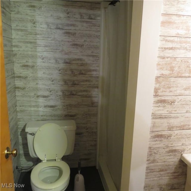 bathroom featuring toilet