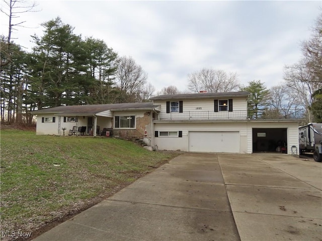 tri-level home featuring driveway, a garage, and a front yard