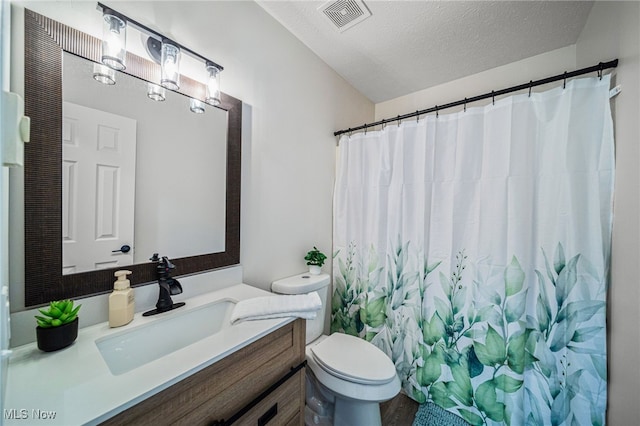 full bath featuring visible vents, toilet, curtained shower, a textured ceiling, and vanity