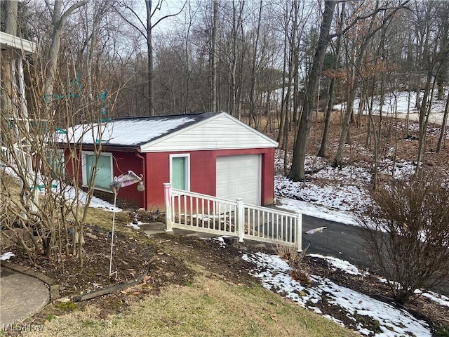 exterior space featuring an outbuilding